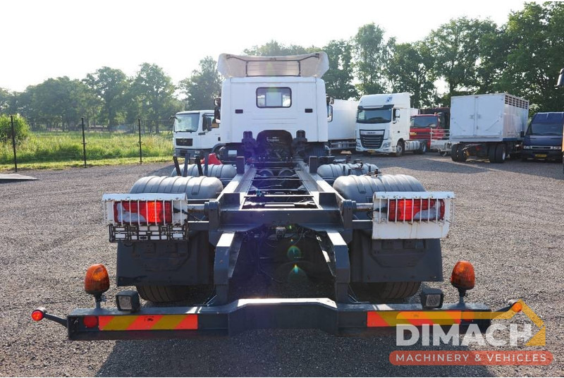 Scania P230 P 230 Euro 5 6x2*4 TOP!! Retarder right hand steer - Cab chassis truck: picture 4 Scania P230 P 230 Euro 5 6x2*4 TOP!! Retarder right hand steer - Cab chassis truck: picture 4