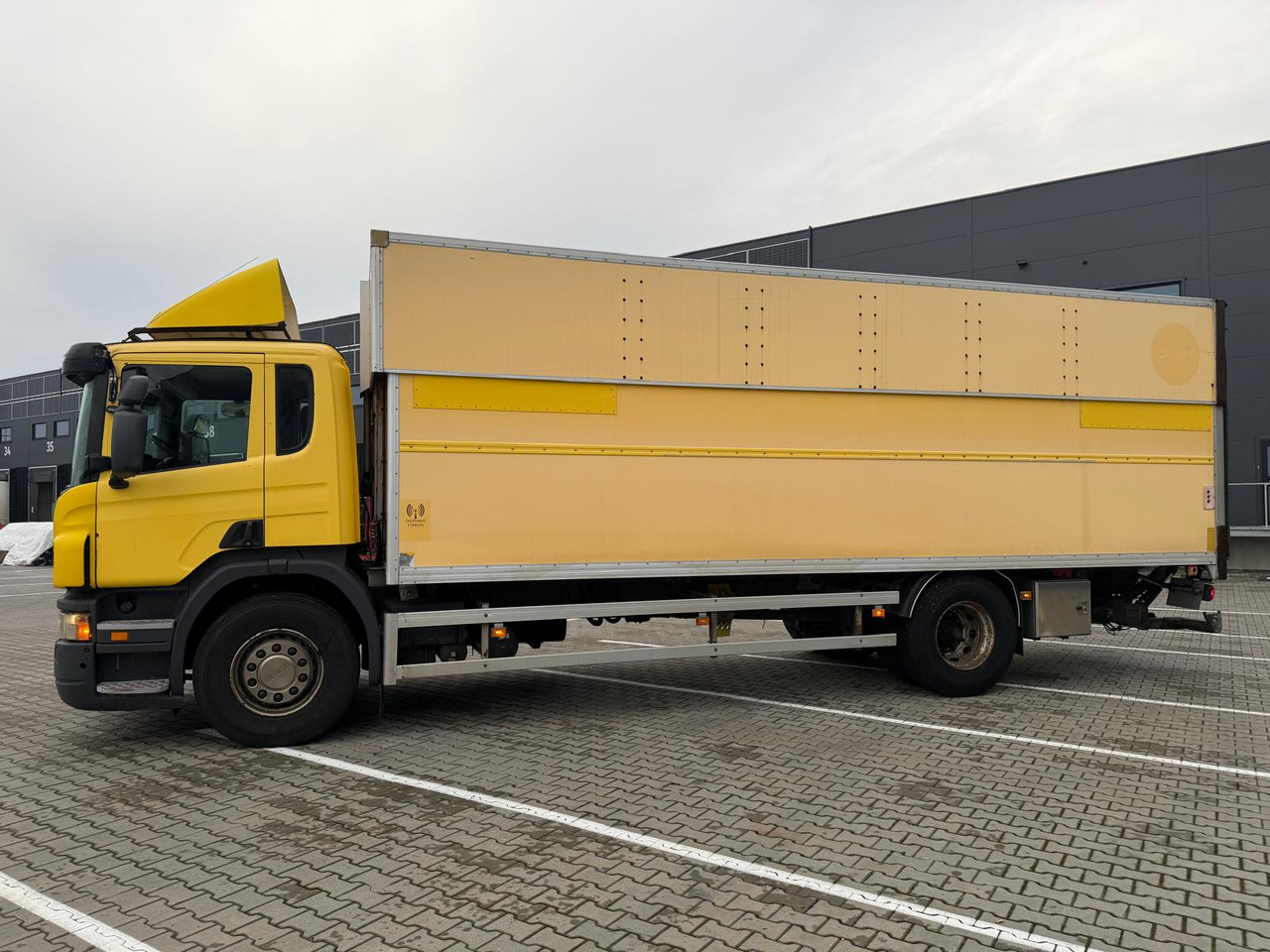 SCANIA P230 - Box truck: picture 3 SCANIA P230 - Box truck: picture 3