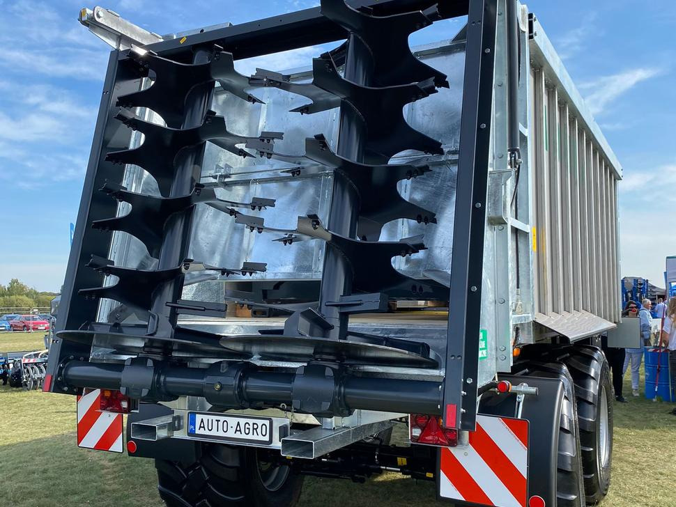 Auto-Agro Mistreuer / Manure spreader / Epandeur à fumier / Rimorchio spandiconcime / Разбрасыватель органических удобрений / Rozrzutnik obornika Tandem N268 - Manure spreader: picture 4 Auto-Agro Mistreuer / Manure spreader / Epandeur à fumier / Rimorchio spandiconcime / Разбрасыватель органических удобрений / Rozrzutnik obornika Tandem N268 - Manure spreader: picture 4