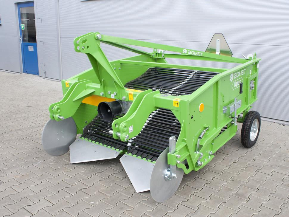 Bomet Siebkettenroder / Potato digger / Arracheuse de pomme de terre / Scavapatate / Cavador de patatas / 2-рядная картофелекопалка / Kopaczka do ziemniaków - Potato harvester: picture 1 Bomet Siebkettenroder / Potato digger / Arracheuse de pomme de terre / Scavapatate / Cavador de patatas / 2-рядная картофелекопалка / Kopaczka do ziemniaków - Potato harvester: picture 1