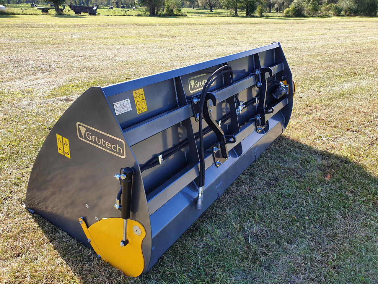 Grutech Futterverteiler / Bucket with screw / Godet avec vis / Cazo con sinfín / Benna con coclea / Ковш со шнеком / Łyżka ze ślimakiem 1,6 m - Loader bucket for Agricultural machinery: picture 5 Grutech Futterverteiler / Bucket with screw / Godet avec vis / Cazo con sinfín / Benna con coclea / Ковш со шнеком / Łyżka ze ślimakiem 1,6 m - Loader bucket for Agricultural machinery: picture 5