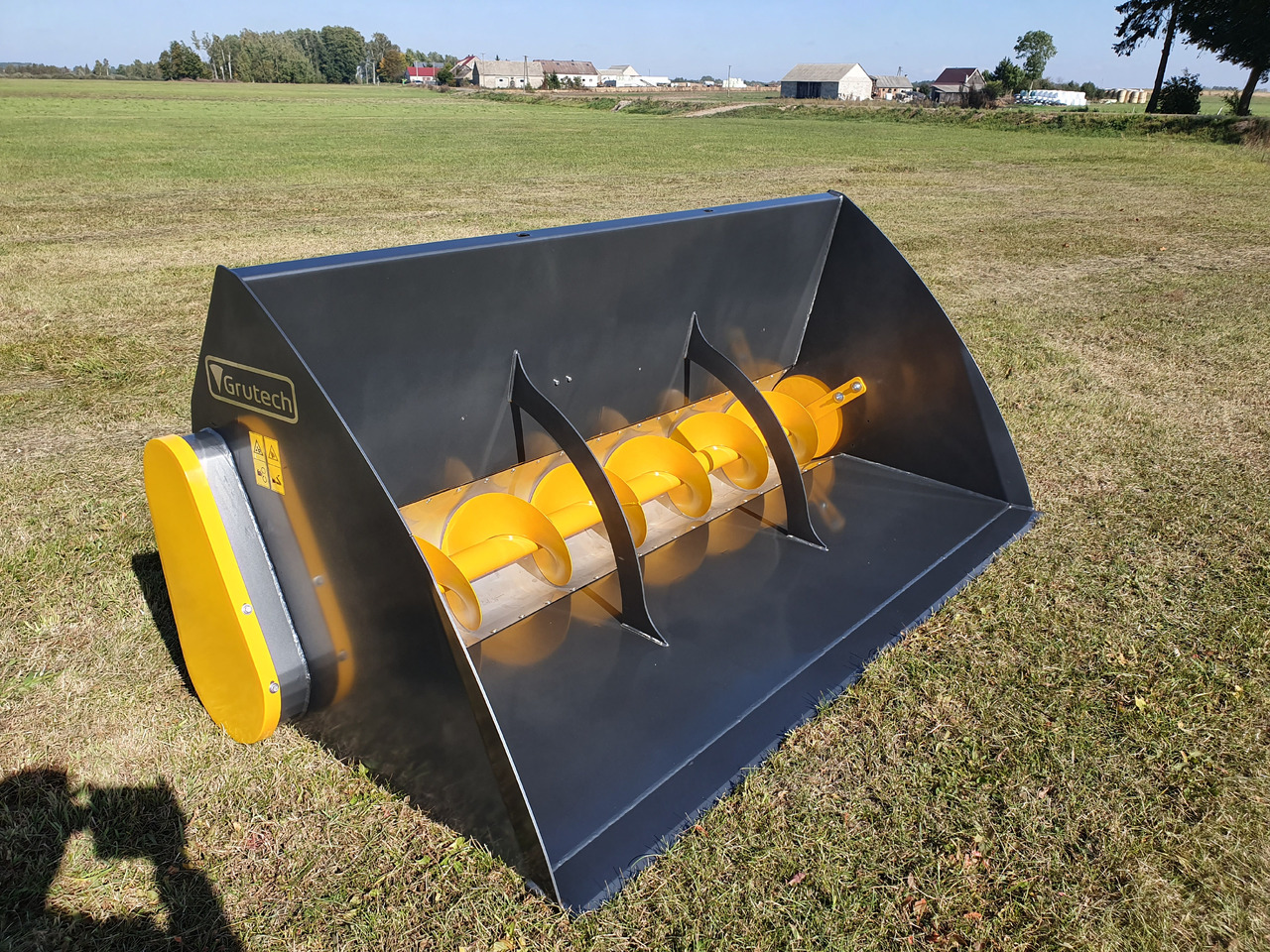 Grutech Futterverteiler / Bucket with screw / Godet avec vis / Cazo con sinfín / Benna con coclea / Ковш со шнеком / Łyżka ze ślimakiem 1,6 m - Loader bucket for Agricultural machinery: picture 3 Grutech Futterverteiler / Bucket with screw / Godet avec vis / Cazo con sinfín / Benna con coclea / Ковш со шнеком / Łyżka ze ślimakiem 1,6 m - Loader bucket for Agricultural machinery: picture 3