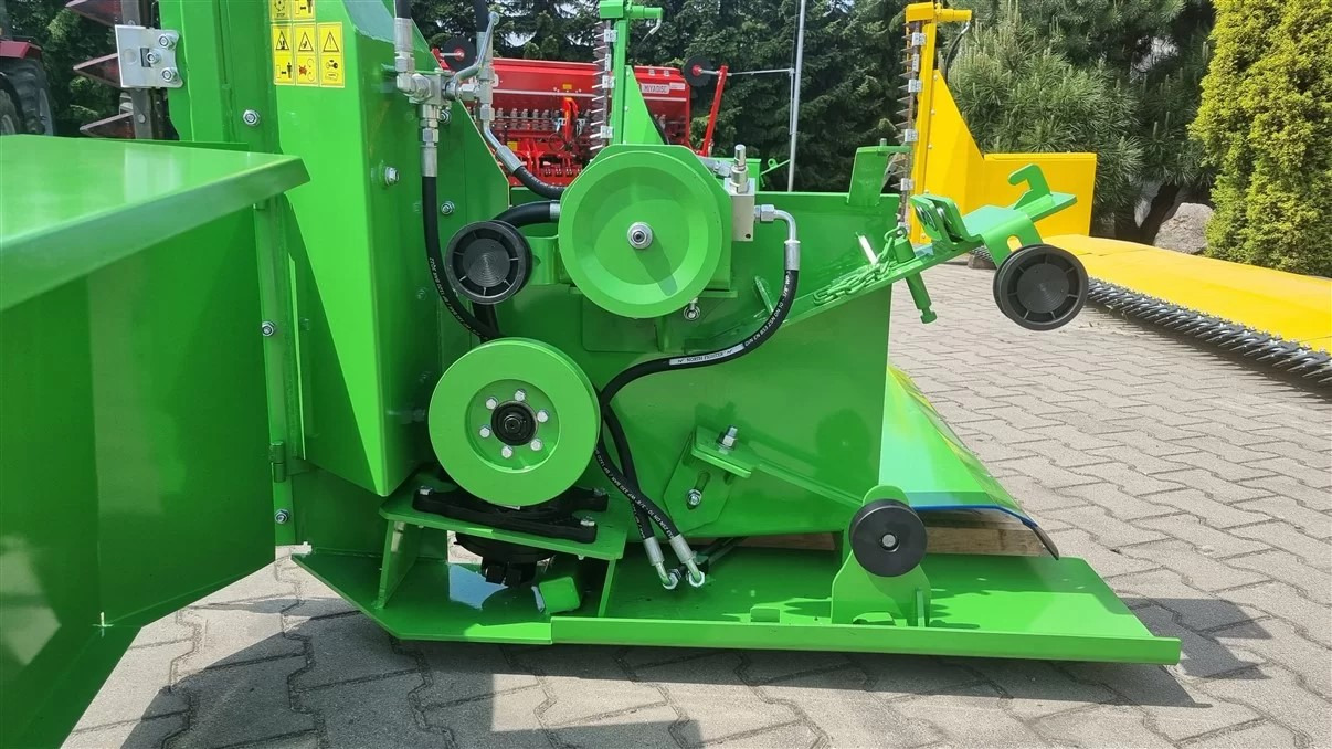Lupus Rapsvorsatz / Rape cutter / Barre de coupe à colza / Mesa de colza / Tavolo da colza / Рапсовый стол / Stół do rzepaku 6 m - Rape harvester: picture 3 Lupus Rapsvorsatz / Rape cutter / Barre de coupe à colza / Mesa de colza / Tavolo da colza / Рапсовый стол / Stół do rzepaku 6 m - Rape harvester: picture 3