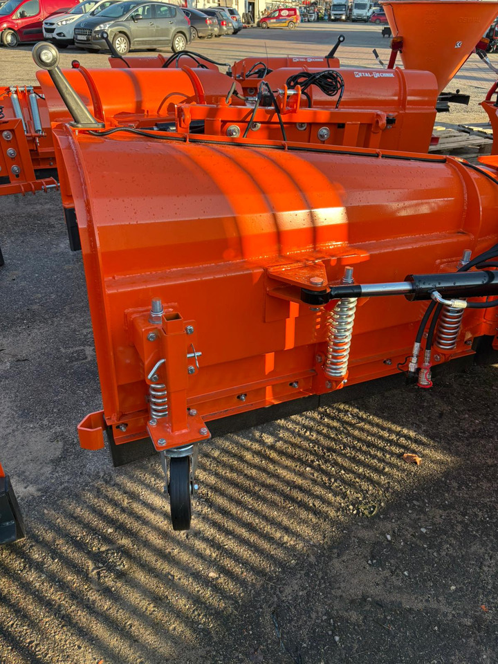 METAL-TECHNIK 2-reihiger Schneepflug / Reversible snow plow / Chasse-neige articulé / Snöplog / Lumehäkk / Отвал снеговой поворотный / Pług odśnieżny łamany 3 m - Snow plough for Municipal tractor: picture 5 METAL-TECHNIK 2-reihiger Schneepflug / Reversible snow plow / Chasse-neige articulé / Snöplog / Lumehäkk / Отвал снеговой поворотный / Pług odśnieżny łamany 3 m - Snow plough for Municipal tractor: picture 5
