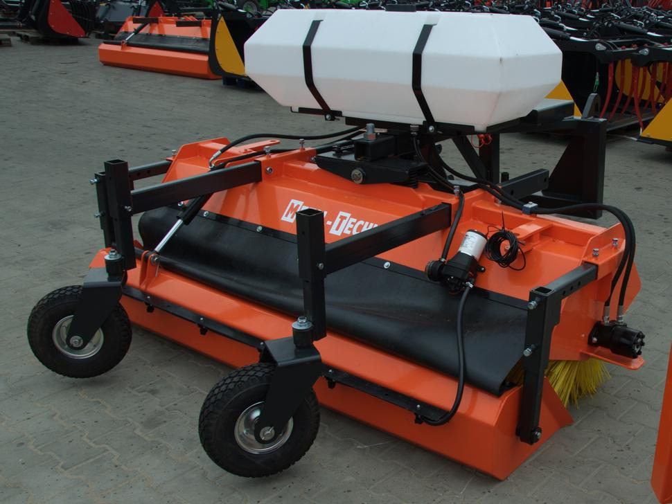METAL-TECHNIK Kehrmaschine / Sweeper / Balayeuse / Spazzolatrice / Подметательно-уборочная машина / Zamiatarka 2 m - Broom for Front loader for tractor: picture 3 METAL-TECHNIK Kehrmaschine / Sweeper / Balayeuse / Spazzolatrice / Подметательно-уборочная машина / Zamiatarka 2 m - Broom for Front loader for tractor: picture 3