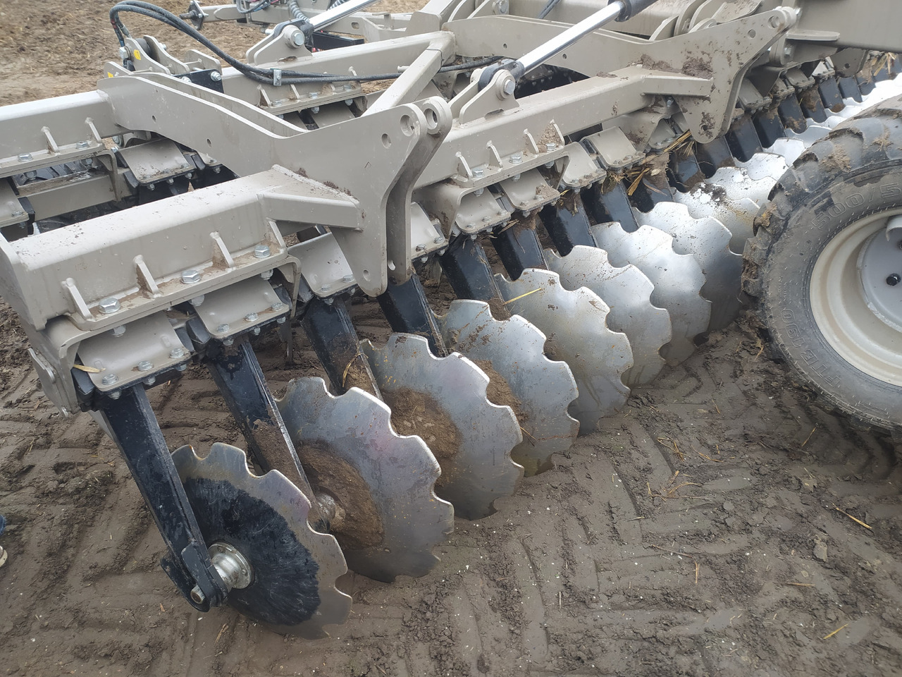 ROLEX Scheibenegge / Hydraulic discs harrow / Dechaumeur à disques / Erpice a dischi / Grada de discos / Дисковая борона / Brona talerzowa 5 m - Disc harrow: picture 4 ROLEX Scheibenegge / Hydraulic discs harrow / Dechaumeur à disques / Erpice a dischi / Grada de discos / Дисковая борона / Brona talerzowa 5 m - Disc harrow: picture 4