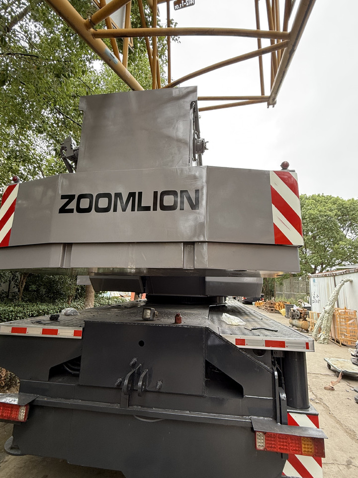 ZOOMLION ZTC700V1 - Mobile crane: picture 4 ZOOMLION ZTC700V1 - Mobile crane: picture 4
