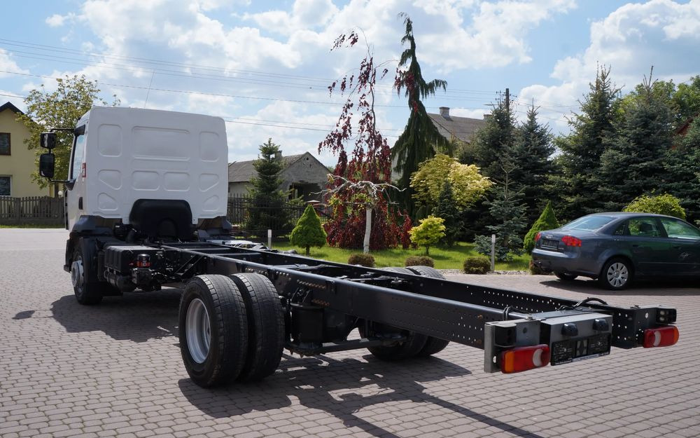 Renault RENAULT GAMA D 16.210 EURO 6 RAMA DO ZABUDOWY 16.000 KG VOLVO FL - Cab chassis truck: picture 3 Renault RENAULT GAMA D 16.210 EURO 6 RAMA DO ZABUDOWY 16.000 KG VOLVO FL - Cab chassis truck: picture 3