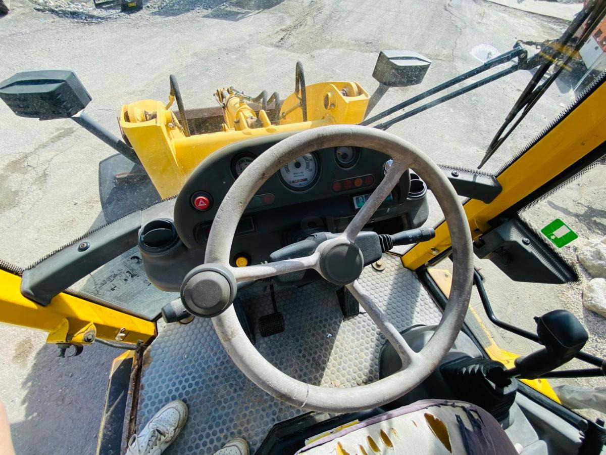 KOMATSU Tractopelle WB70 (NET DE TVA) leasing KOMATSU Tractopelle WB70 (NET DE TVA): picture 11 KOMATSU Tractopelle WB70 (NET DE TVA) leasing KOMATSU Tractopelle WB70 (NET DE TVA): picture 11