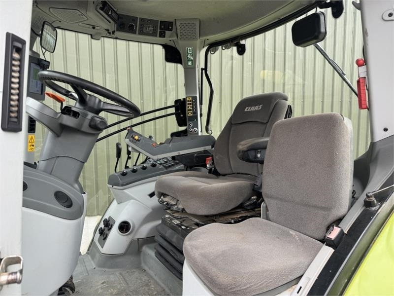 Farm tractor Claas Axion 800: picture 15