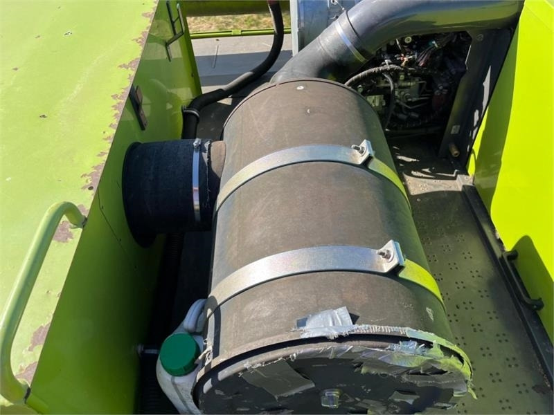 Claas Lexion 750 c/w V900 Header - Harvester attachment: picture 5 Claas Lexion 750 c/w V900 Header - Harvester attachment: picture 5