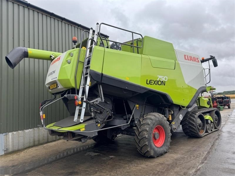 Claas Lexion 750TT APS Hybrid c/w V90 - Harvester attachment: picture 2 Claas Lexion 750TT APS Hybrid c/w V90 - Harvester attachment: picture 2