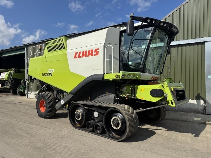 Claas Lexion 750TT APS Hybrid c/w V900 - Harvester attachment: picture 3 Claas Lexion 750TT APS Hybrid c/w V900 - Harvester attachment: picture 3