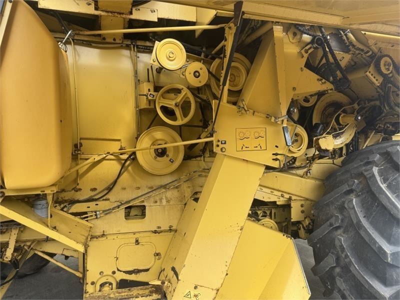 New Holland TX65 c/w 17ft Header  leasing New Holland TX65 c/w 17ft Header: picture 13