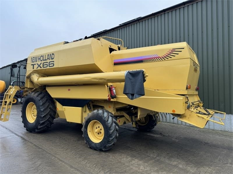 New Holland TX66 c/w 20ft Header - Harvester attachment: picture 4 New Holland TX66 c/w 20ft Header - Harvester attachment: picture 4