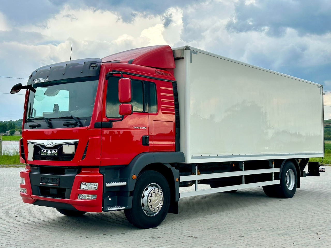 MAN TGM 18.290 / IZOTERMA / GRZANA / WINDA / AUTOMAT / SYPIALKA / 18 PALET - Isothermal truck: picture 2 MAN TGM 18.290 / IZOTERMA / GRZANA / WINDA / AUTOMAT / SYPIALKA / 18 PALET - Isothermal truck: picture 2