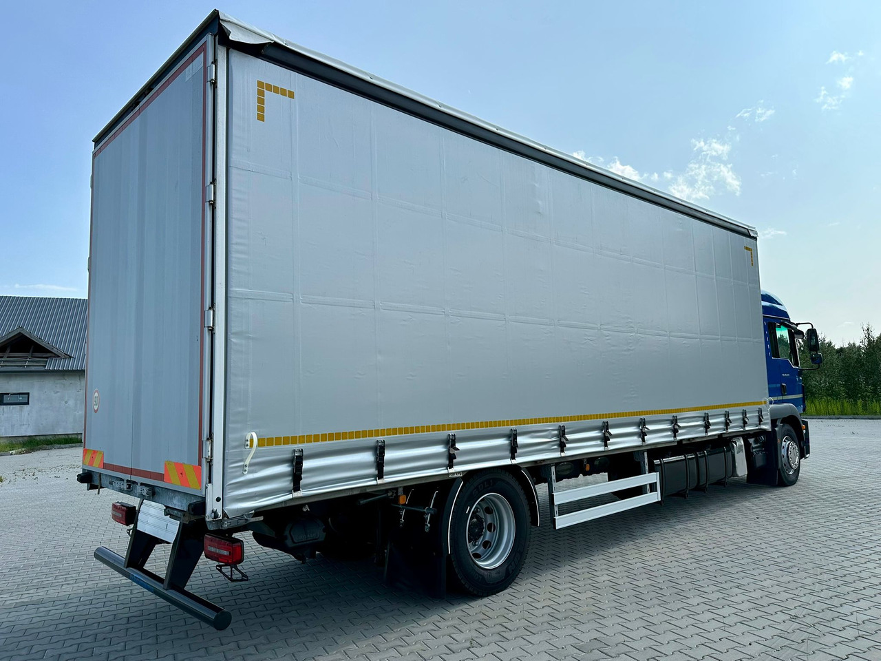 MAN TGM 18.320 / FIRANKA / 20 EUROPALET / 8.3 M DŁUGOŚCI / AUTOMAT / SYPIALKA / 2018 ROK / 9 809 KG ŁADOWNOŚCI - Curtain side truck: picture 4 MAN TGM 18.320 / FIRANKA / 20 EUROPALET / 8.3 M DŁUGOŚCI / AUTOMAT / SYPIALKA / 2018 ROK / 9 809 KG ŁADOWNOŚCI - Curtain side truck: picture 4