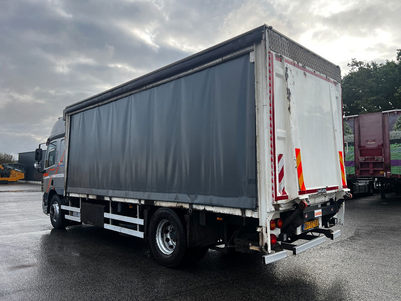 DAF CF 75.250 SC, Euro 5 - Curtain side truck: picture 4 DAF CF 75.250 SC, Euro 5 - Curtain side truck: picture 4