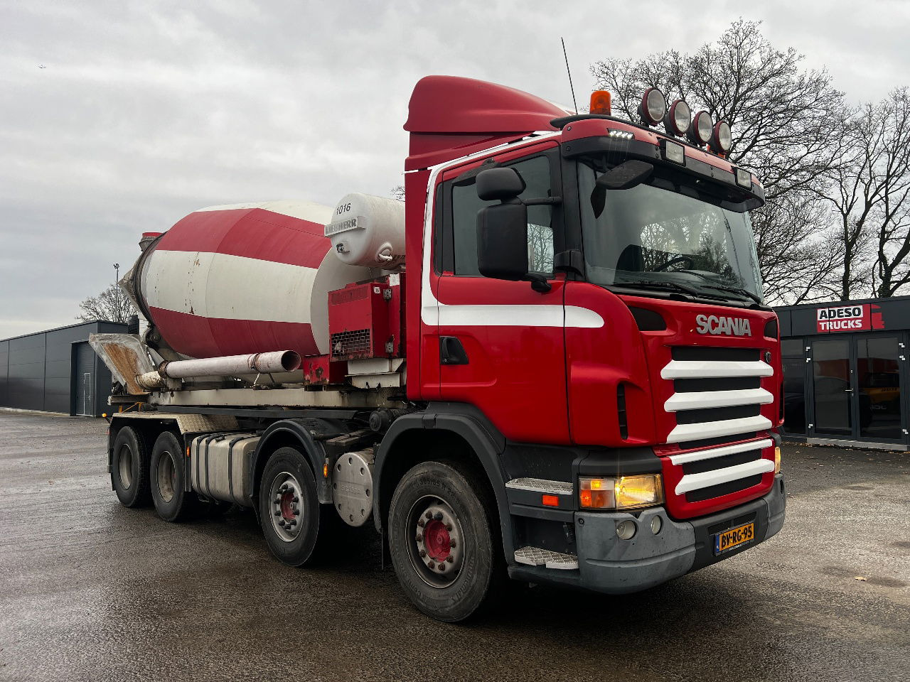 Scania G420 8x4 Liebherr 10m3 mixer met eigen motor - Concrete mixer truck: picture 2 Scania G420 8x4 Liebherr 10m3 mixer met eigen motor - Concrete mixer truck: picture 2
