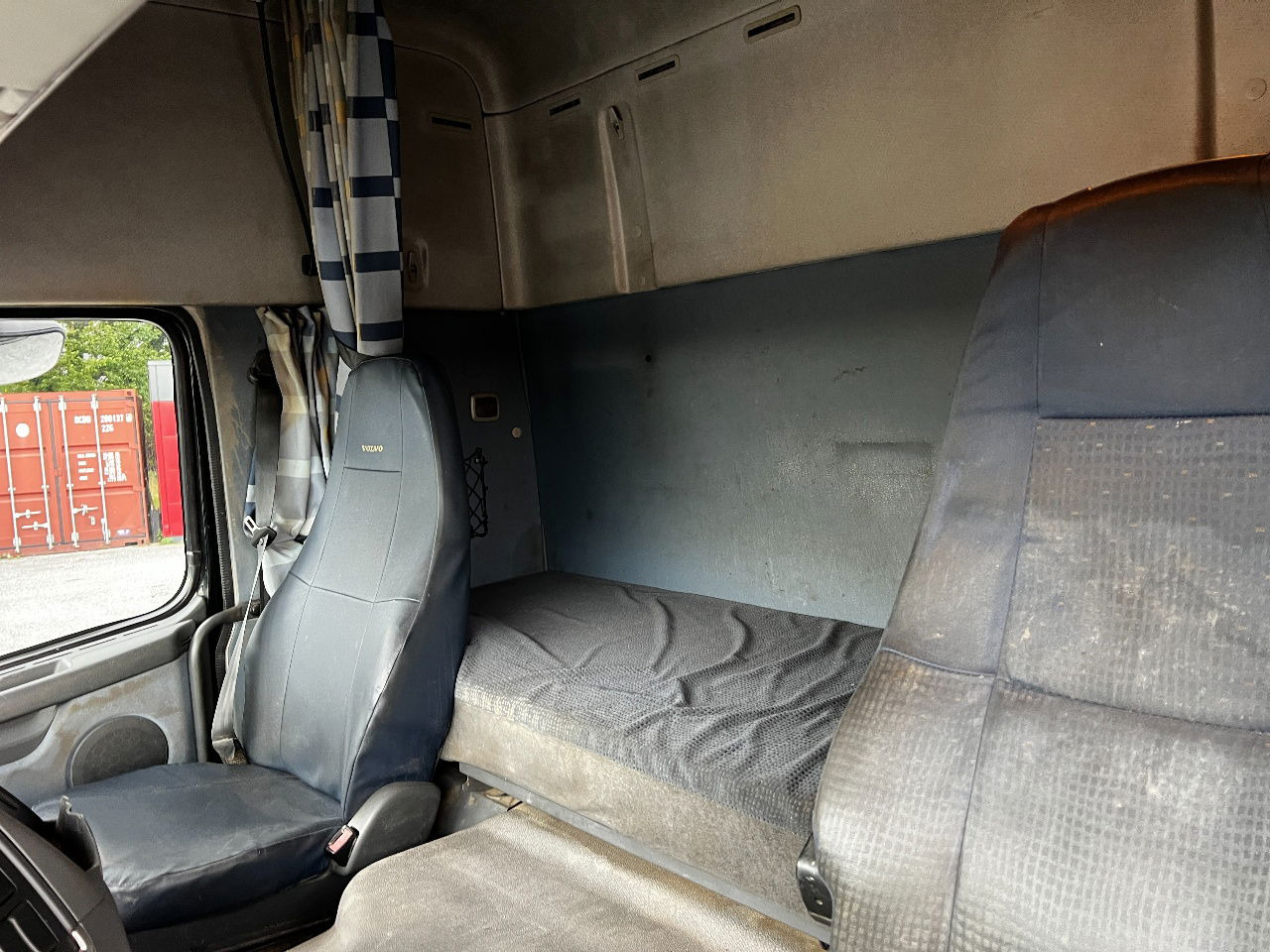 Box truck Volvo FM 9.300 Globe 6x2, Euro 5: picture 13