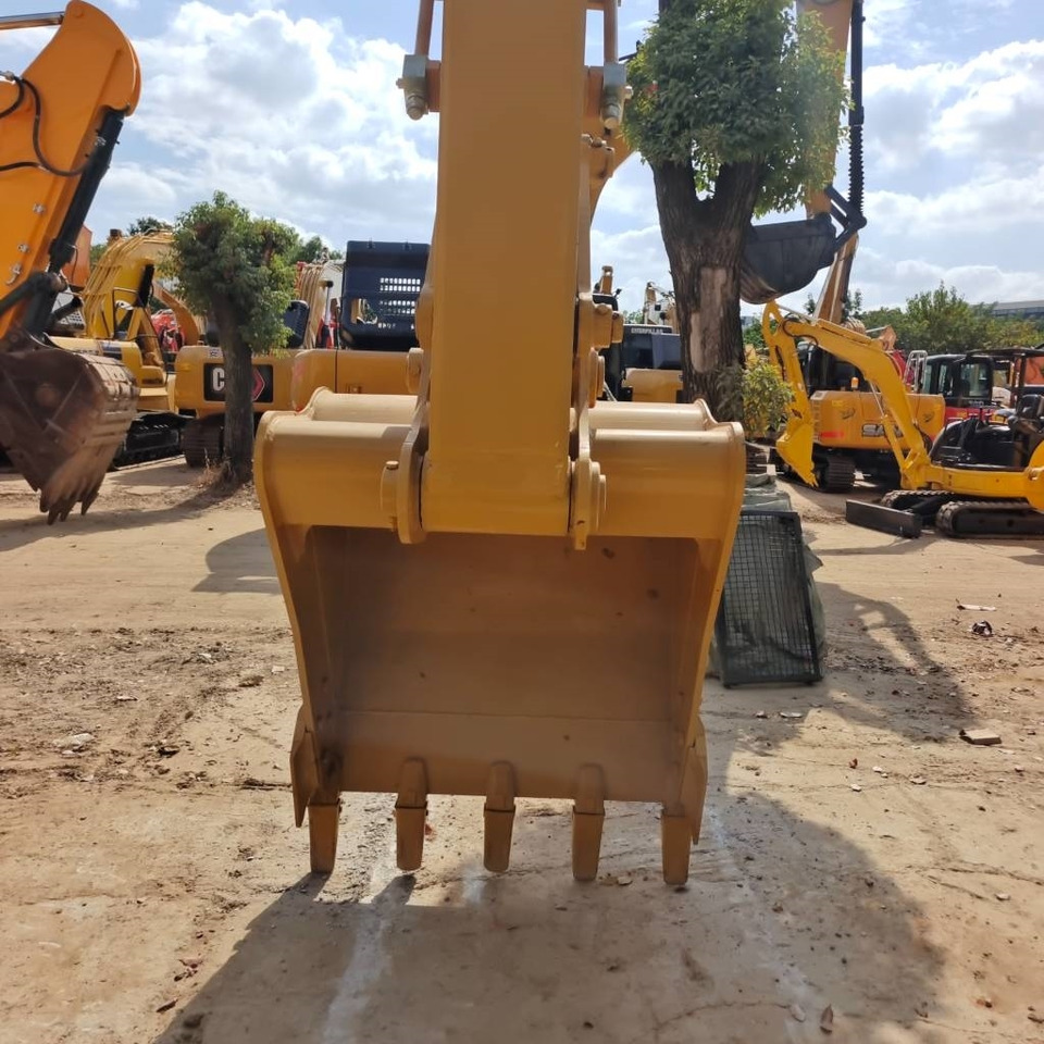 CAT 320 D2 - Crawler excavator: picture 2 CAT 320 D2 - Crawler excavator: picture 2
