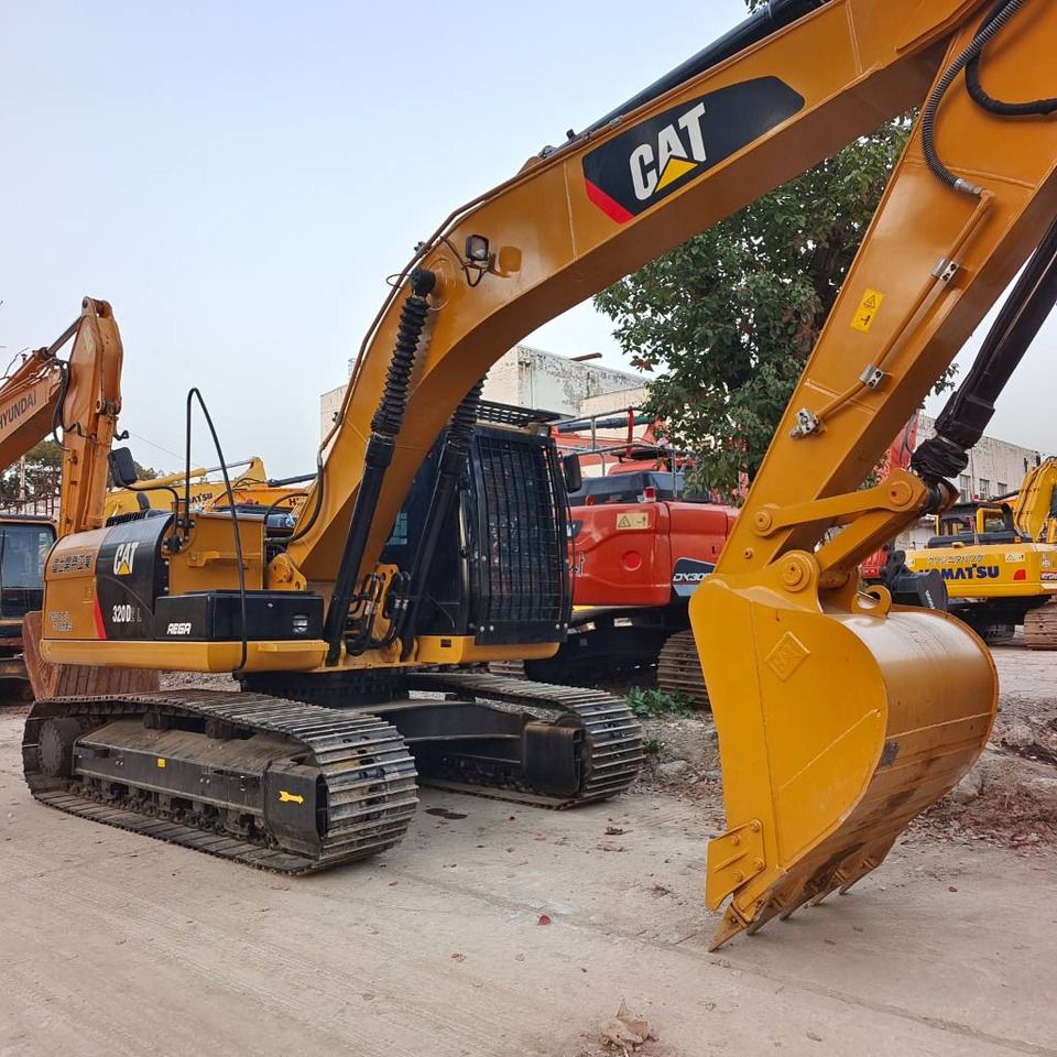 CAT 320D2L - Crawler excavator: picture 3 CAT 320D2L - Crawler excavator: picture 3