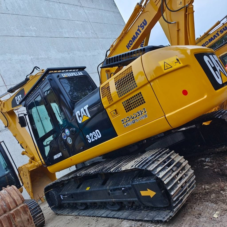 CAT 323 - Crawler excavator: picture 3 CAT 323 - Crawler excavator: picture 3