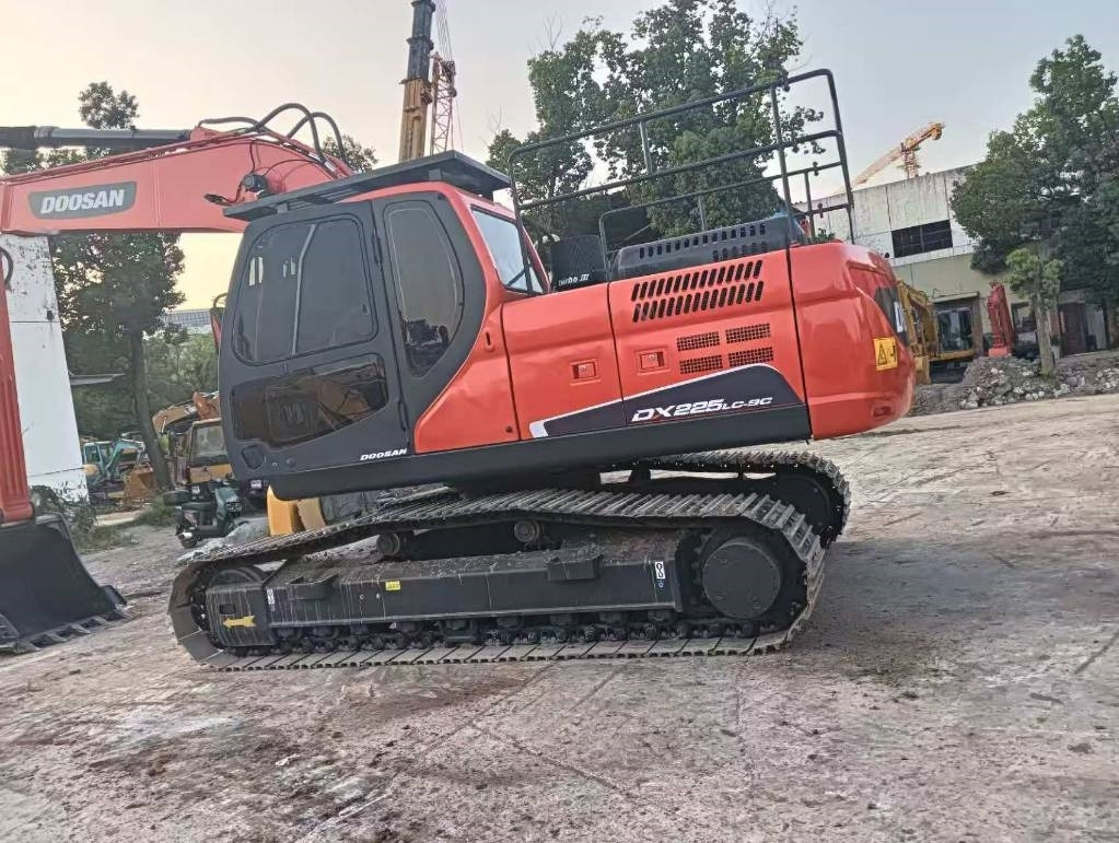 Doosan DX 225 LC - Crawler excavator: picture 4 Doosan DX 225 LC - Crawler excavator: picture 4