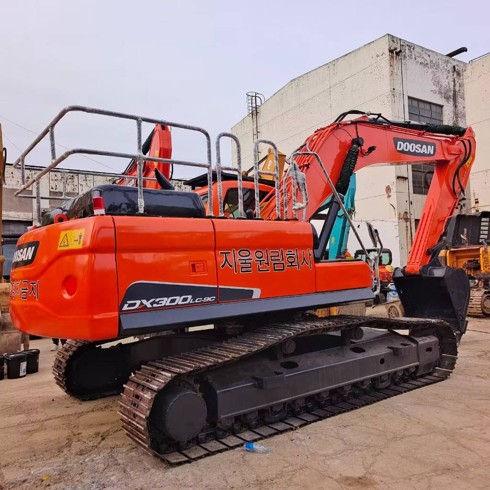 Doosan DX 300 - Crawler excavator: picture 1 Doosan DX 300 - Crawler excavator: picture 1