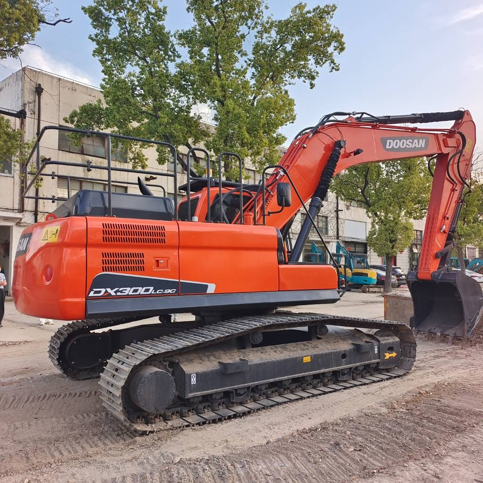 Doosan DX300 - Crawler excavator: picture 1 Doosan DX300 - Crawler excavator: picture 1
