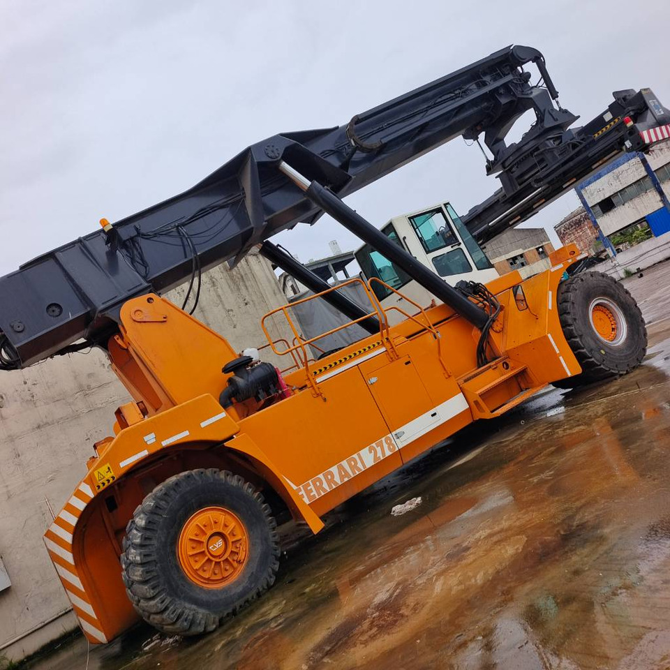 Ferrari 278 - Reach stacker: picture 3 Ferrari 278 - Reach stacker: picture 3