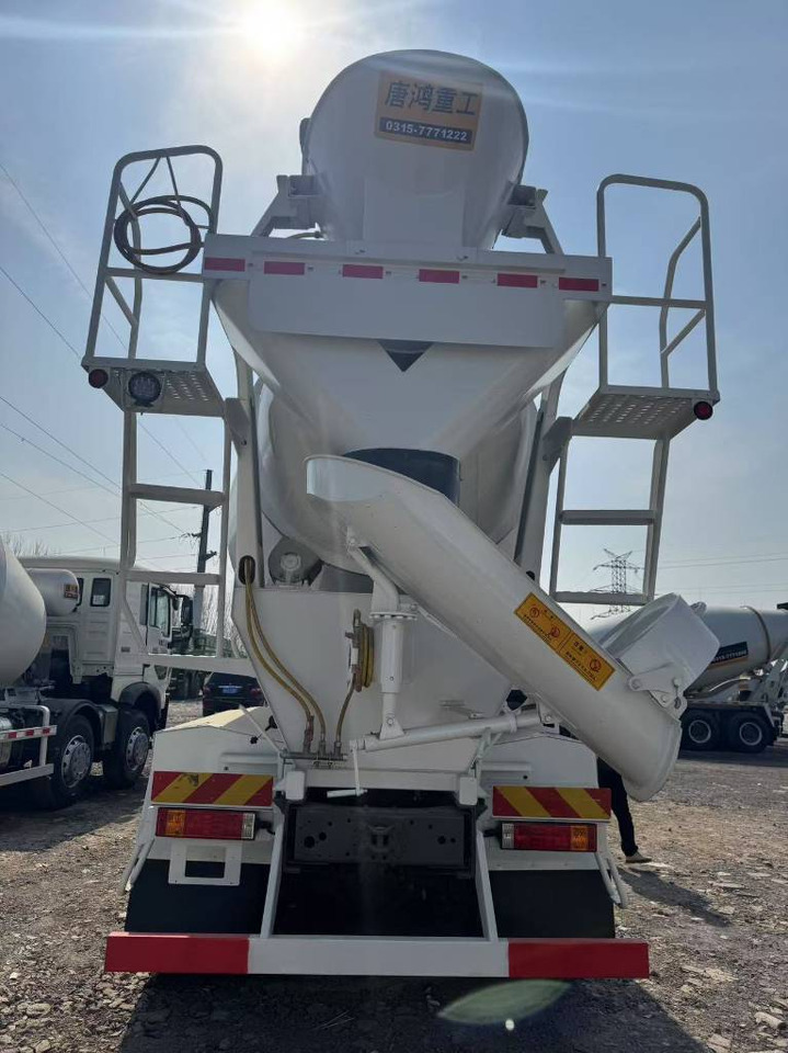 Howo 100% New and used - Tanker truck: picture 2 Howo 100% New and used - Tanker truck: picture 2