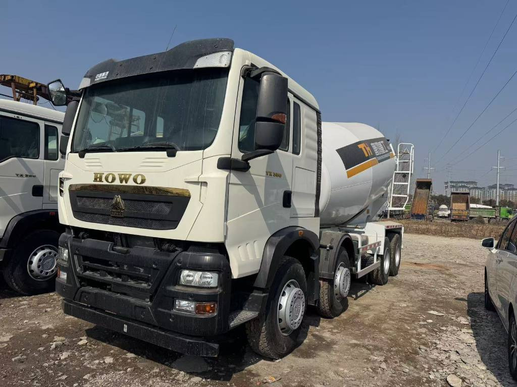 Howo 100% New and used - Tanker truck: picture 1 Howo 100% New and used - Tanker truck: picture 1