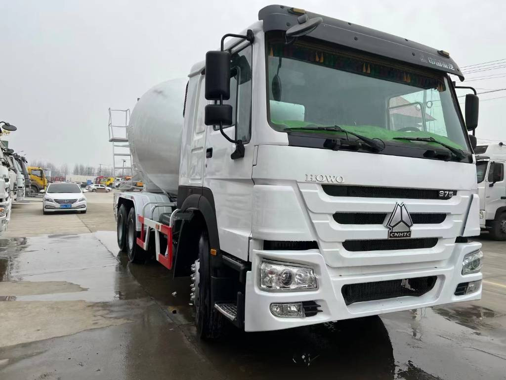 Howo 375 - Tanker truck: picture 2 Howo 375 - Tanker truck: picture 2