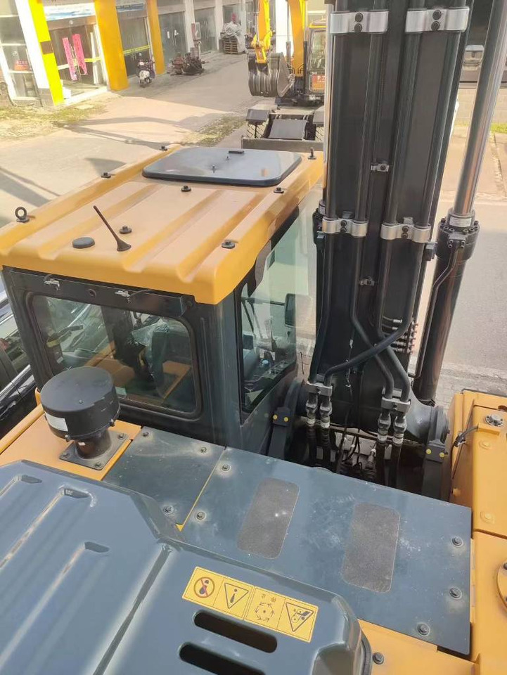 Hyundai 100% new Hyundai HX 220 - Crawler excavator: picture 3 Hyundai 100% new Hyundai HX 220 - Crawler excavator: picture 3