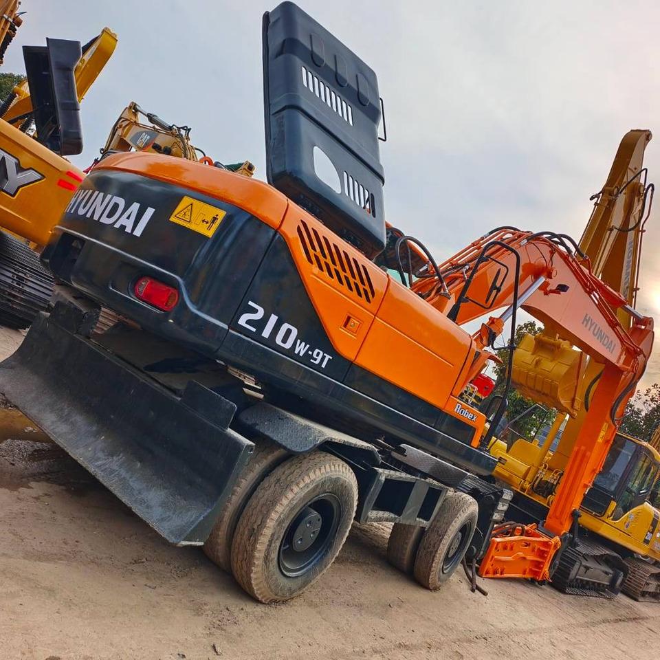 Hyundai 210W-9 - Wheel excavator: picture 3 Hyundai 210W-9 - Wheel excavator: picture 3