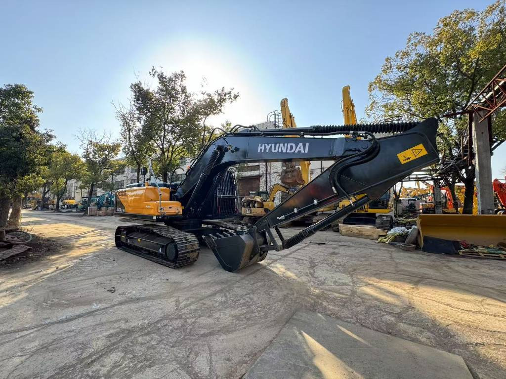 Hyundai 220LC-9S - Crawler excavator: picture 3 Hyundai 220LC-9S - Crawler excavator: picture 3
