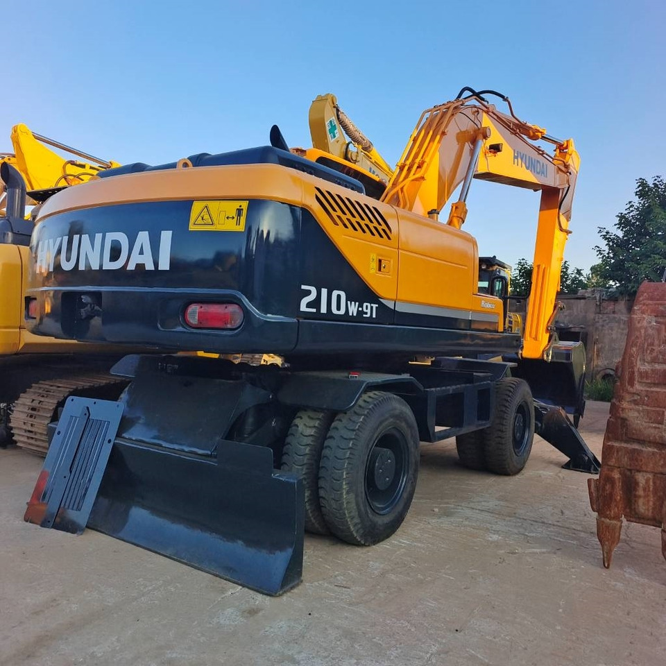 Hyundai 220LC-9T - Crawler excavator: picture 2 Hyundai 220LC-9T - Crawler excavator: picture 2