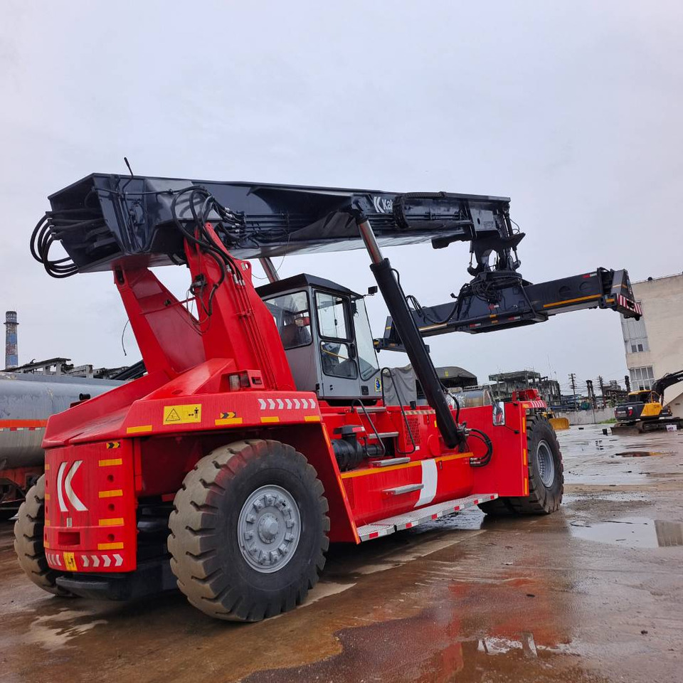 Kalmar DRF 450 - Reach stacker: picture 5 Kalmar DRF 450 - Reach stacker: picture 5
