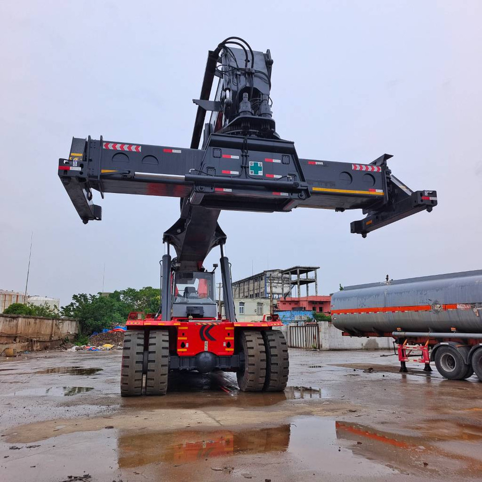 Kalmar DRF 450 - Reach stacker: picture 2 Kalmar DRF 450 - Reach stacker: picture 2