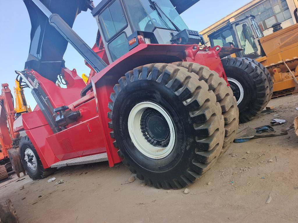 Kalmar DRF 450 - Reach stacker: picture 5 Kalmar DRF 450 - Reach stacker: picture 5
