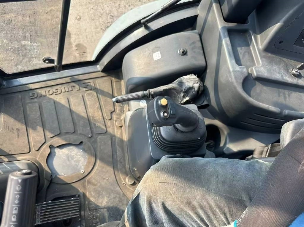 LiuGong CLG 777 A - Crawler excavator: picture 5 LiuGong CLG 777 A - Crawler excavator: picture 5