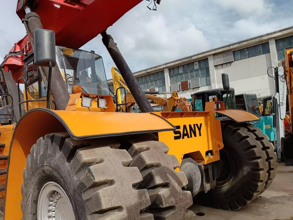 Sany SRSC 45 C30 - Reach stacker: picture 3 Sany SRSC 45 C30 - Reach stacker: picture 3