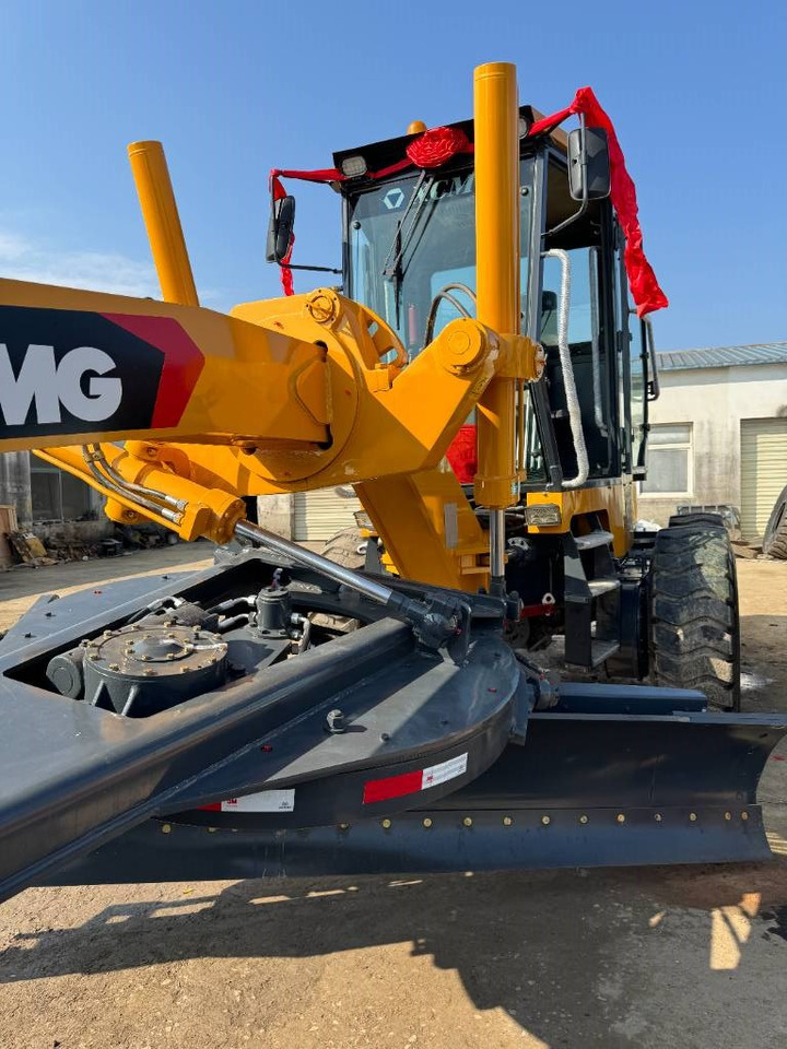 XCMG GR 2153 - Grader: picture 2 XCMG GR 2153 - Grader: picture 2
