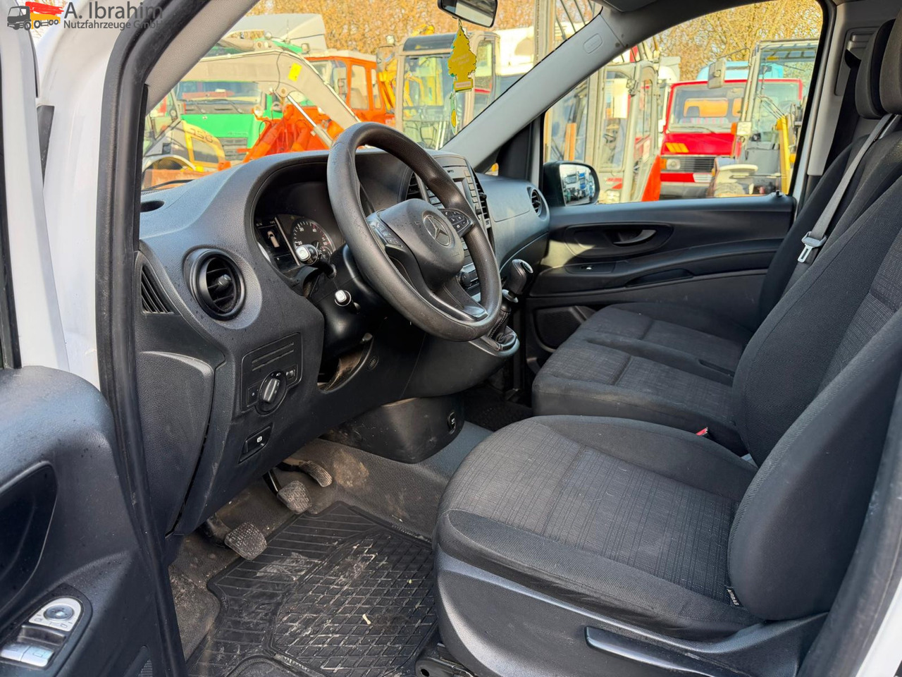 Mercedes-Benz Vito Tourer 109 CDI | 9 Sitze Navi | 6 Gänge | Tempomat | Klima - Small van: picture 3 Mercedes-Benz Vito Tourer 109 CDI | 9 Sitze Navi | 6 Gänge | Tempomat | Klima - Small van: picture 3