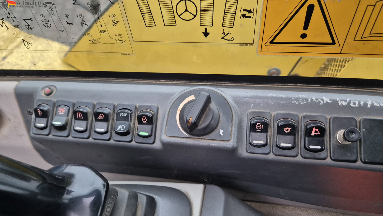 New Holland MH 2.6 Zustand gut, deutsche Maschine incl. Greifer und Dreservo - Wheel excavator: picture 2 New Holland MH 2.6 Zustand gut, deutsche Maschine incl. Greifer und Dreservo - Wheel excavator: picture 2