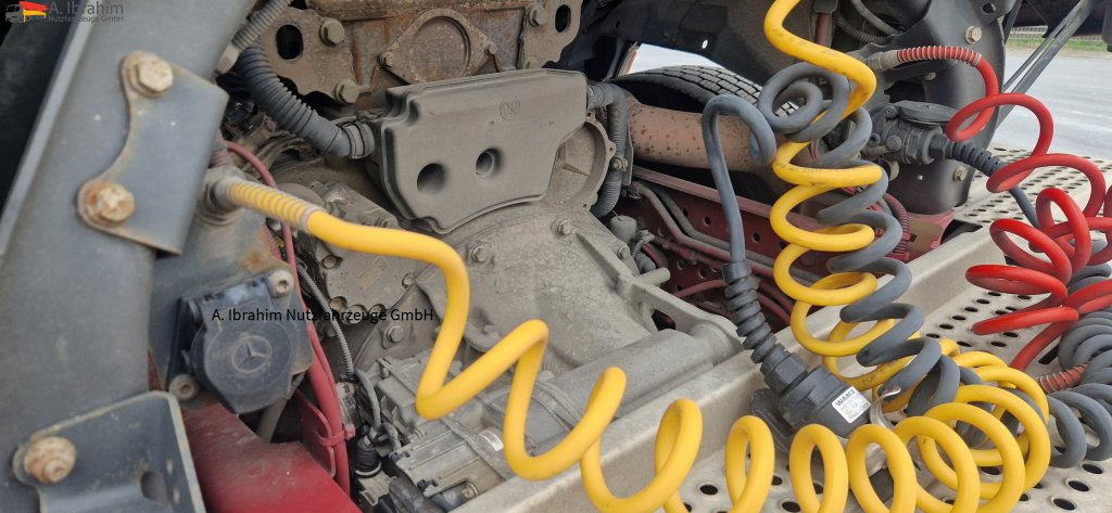 Mercedes-Benz 1843 DB 1843 mit PTU für Kompressor Unfall, bedingt fahrbereit. Video vorh. - Tractor unit: picture 5 Mercedes-Benz 1843 DB 1843 mit PTU für Kompressor Unfall, bedingt fahrbereit. Video vorh. - Tractor unit: picture 5