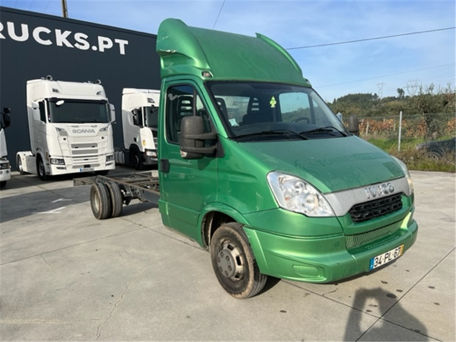 Iveco 35C17 - Commercial vehicle: picture 2 Iveco 35C17 - Commercial vehicle: picture 2