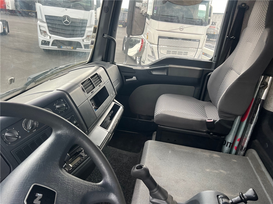 Curtain side truck MAN TGL 12.210: picture 9