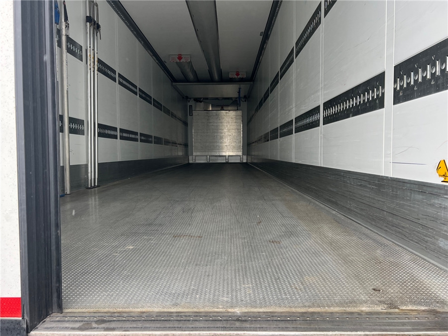 SCHMITZ CARGOBULL SCB-S3B - Refrigerator semi-trailer: picture 5 SCHMITZ CARGOBULL SCB-S3B - Refrigerator semi-trailer: picture 5